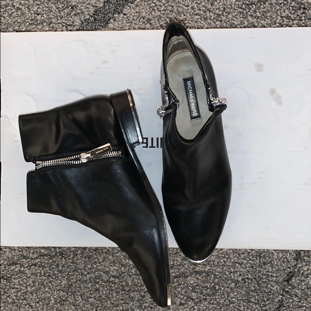 Michael Kors ankle 👢 super cute for fall 🍂🍁🟠🧡